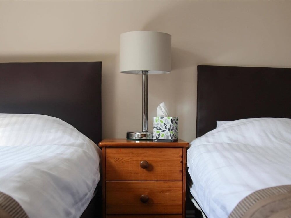 Standard Twin Room, Ensuite photo 3