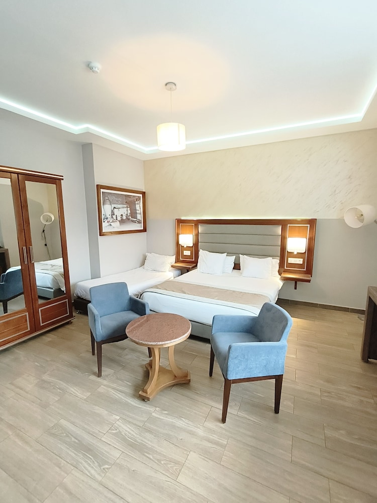 Standard Triple Room, Multiple Beds photo 1