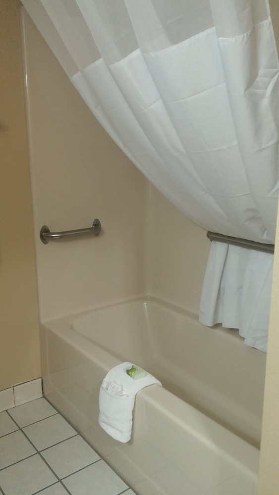 Suite, 1 King Bed, Accessible photo 2