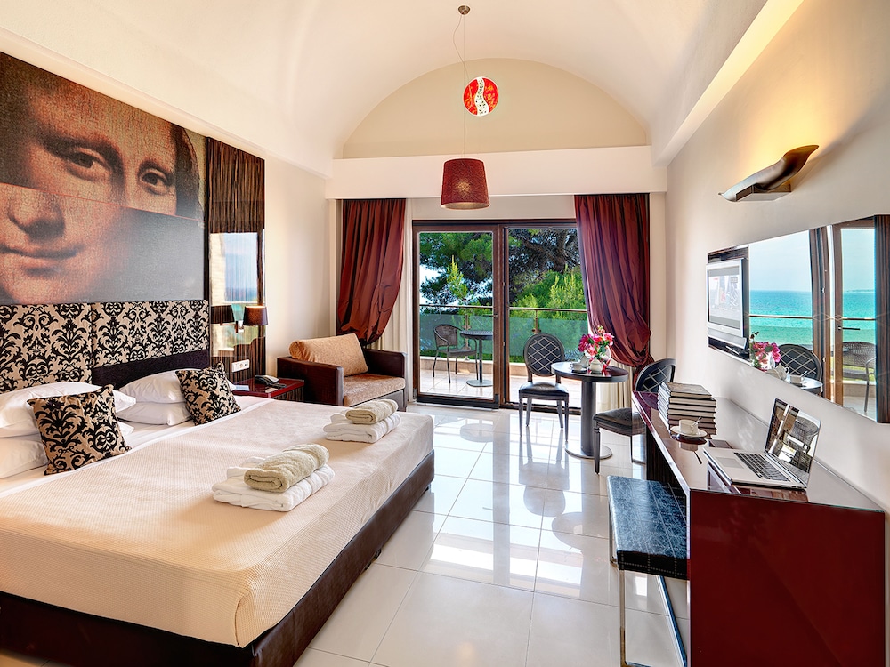 Deluxe Double Room, Partial Sea View - Photo 1