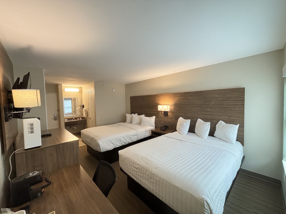 Room, 2 Queen Beds, Non Smoking - Photo 1