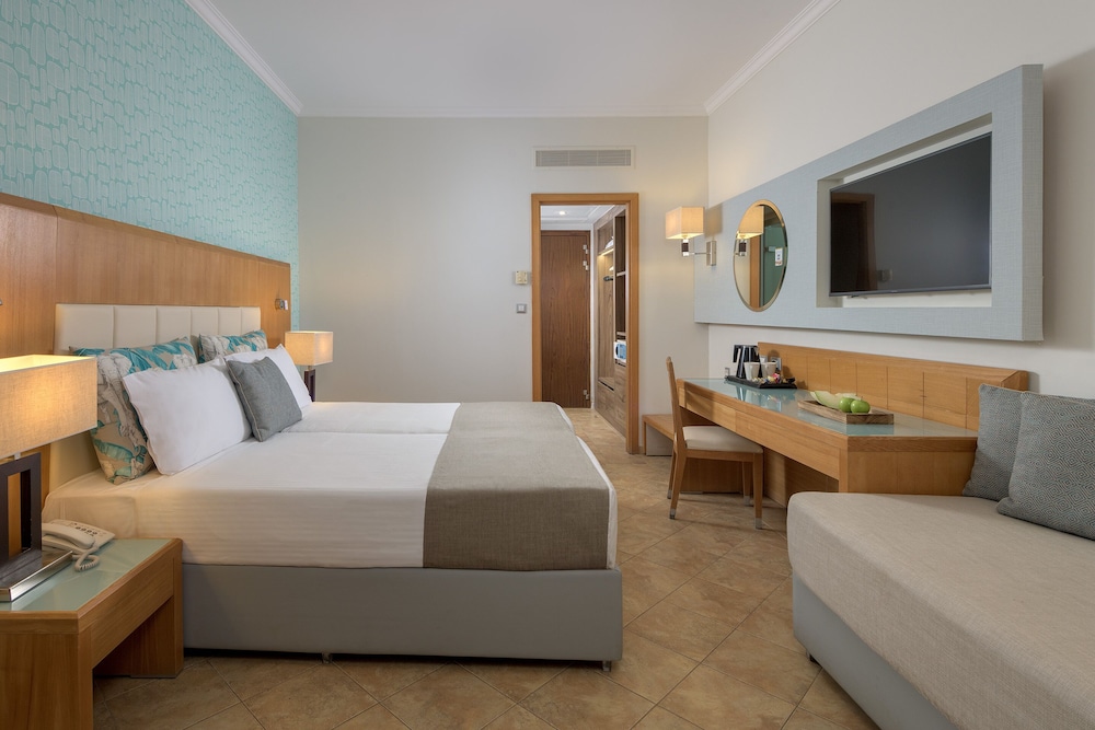 Superior Double Room, Private Pool, Beach View