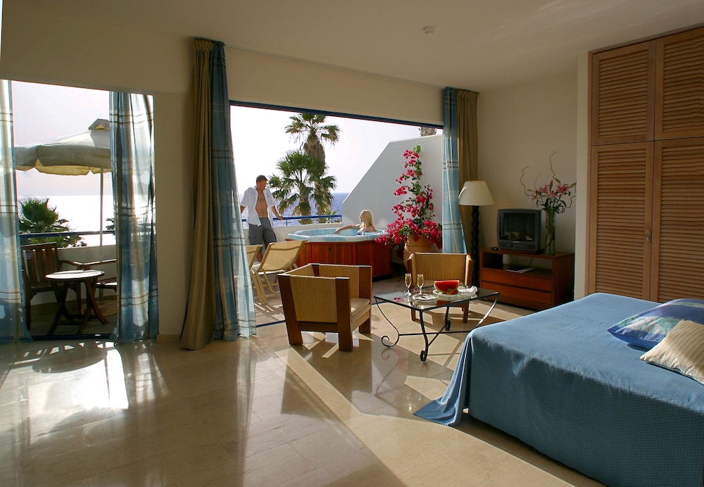 Premium VIP Junior Suite outdoor Hot Tub