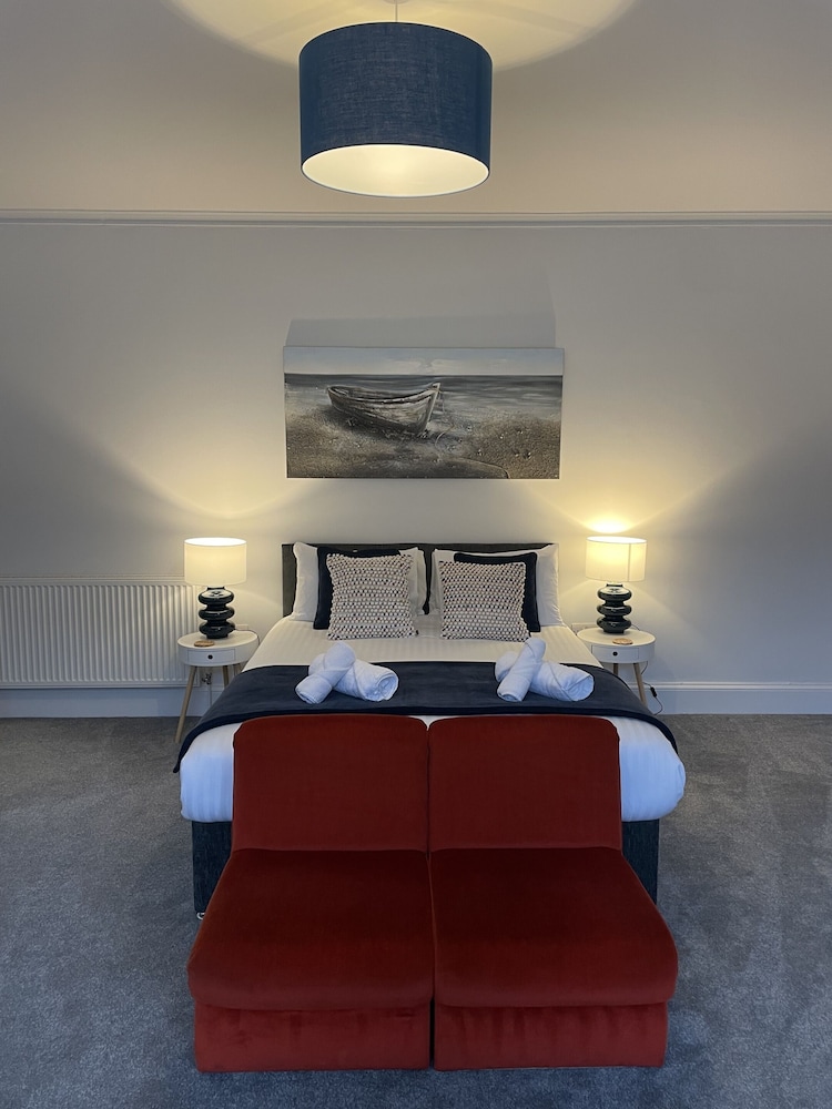 Standard Triple Room, Ensuite, Partial Sea View (Sleeps 3)