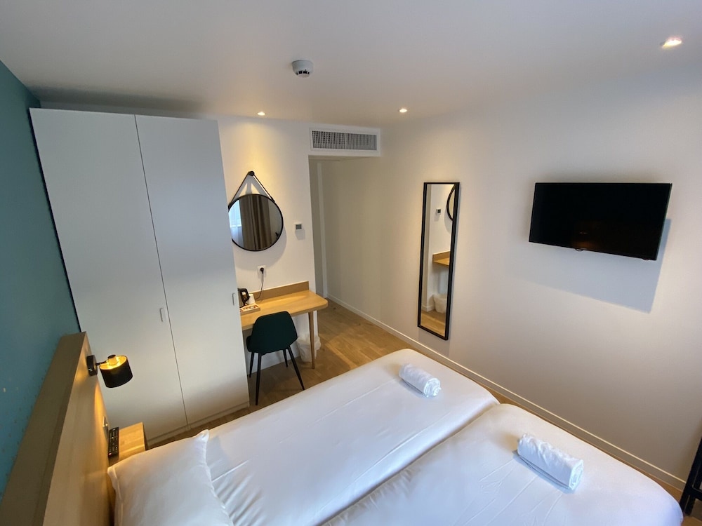 Twin Room - Photo 7