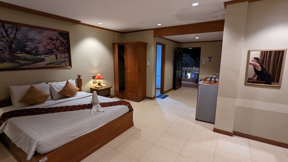 Waterfront Family Suite - Photo 12