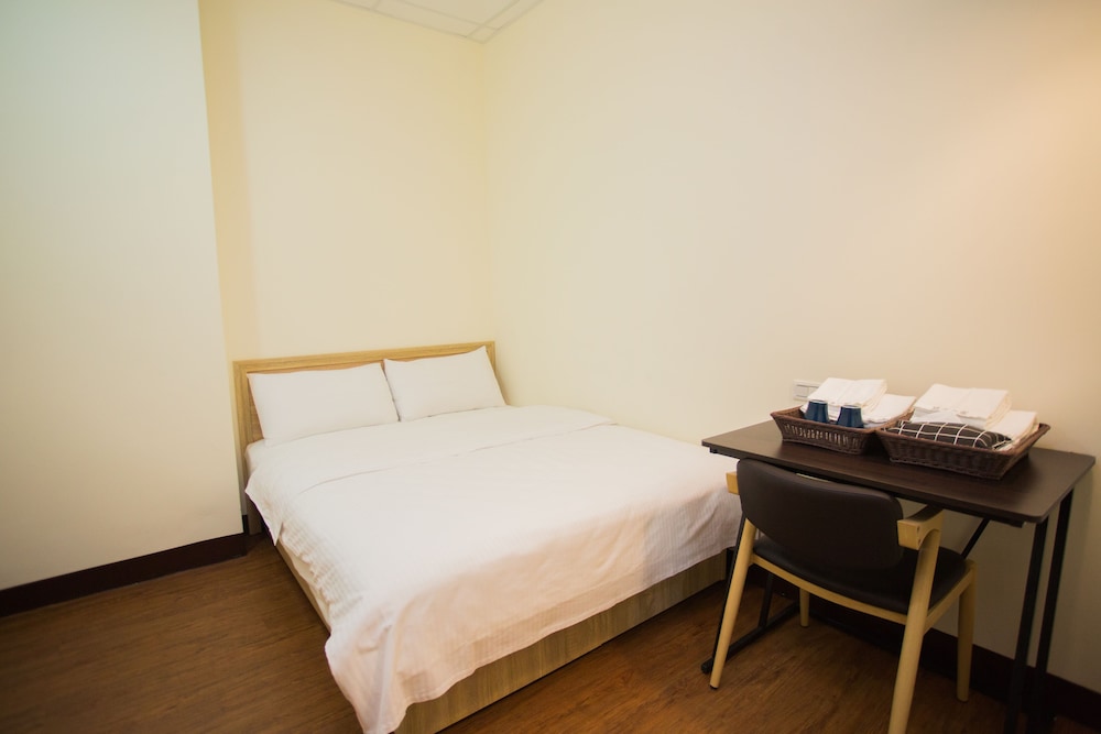 Basic Double Room, 1 Double Bed (需公共衛浴) photo 1