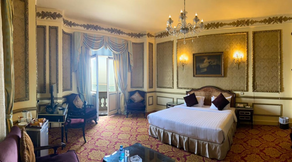 Golden Royal Suite Direct Sea View - Photo 4