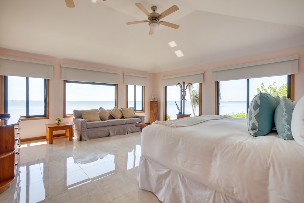Royal Penthouse, 6 Bedrooms, Beach View, Beachfront photo 1