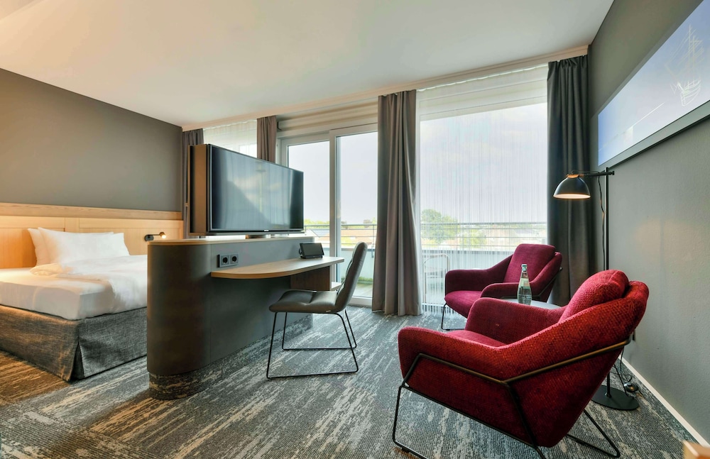 Junior Suite, 1 Queen Bed, Balcony - Photo 12