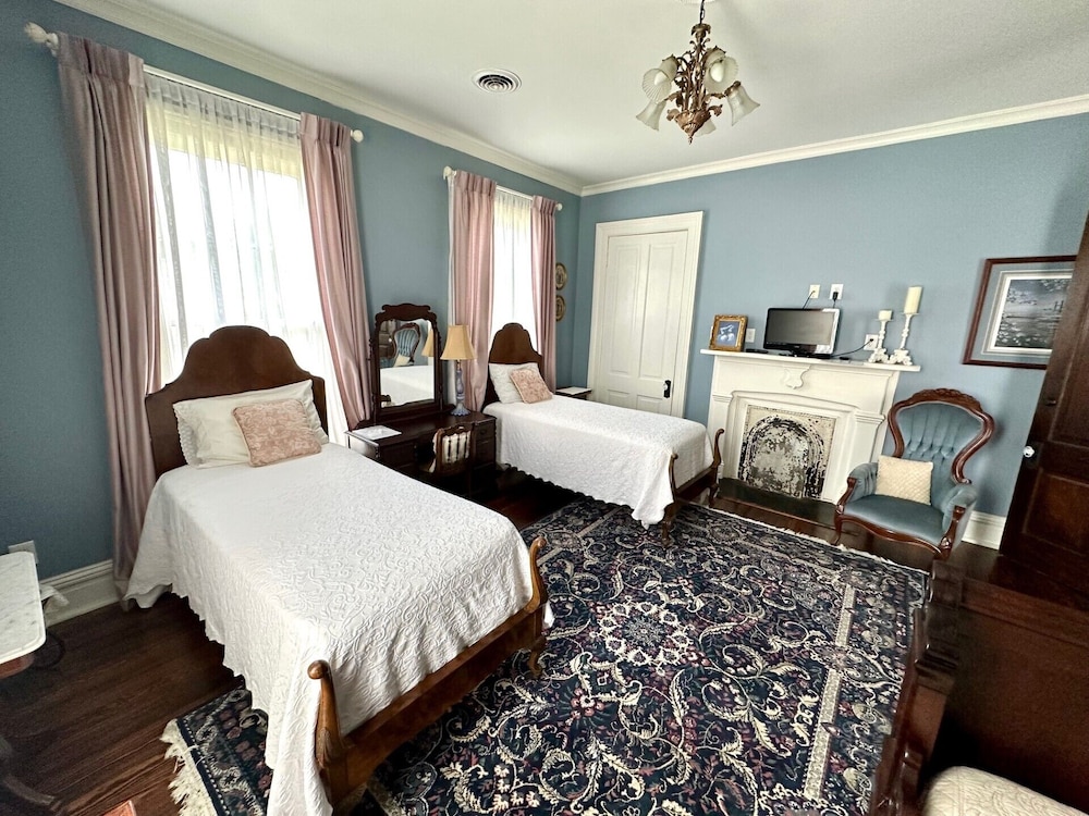Deluxe Triple Room, Multiple Beds, Shared Bathroom