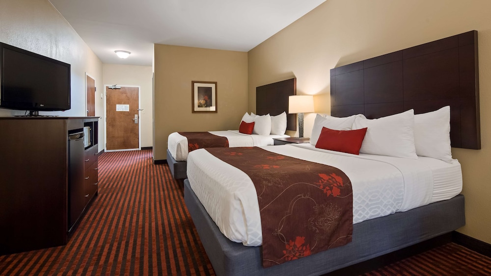 Suite, Multiple Beds, Non Smoking, Refrigerator & Microwave (with Sofabed) photo 2