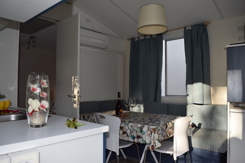 Family Bungalow, 2 Bedrooms, Kitchen photo 2