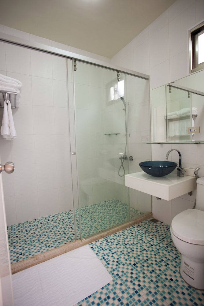 Standard Quadruple Room, Multiple Beds photo 2