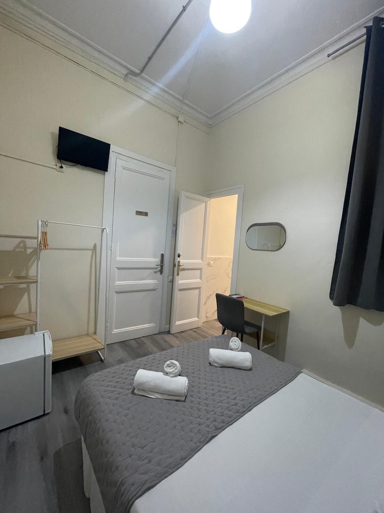 Standard Double Room, Private Bathroom (Interior) photo 2