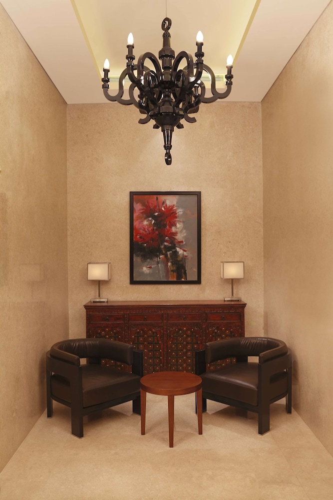 King Presidential Room with Executive Lounge access includes breakfast, evening canapes, and cocktai photo 2