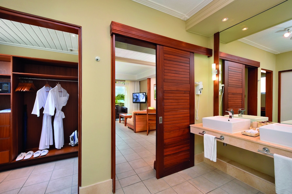 Deluxe Room (2 adults & 1 child) photo 2