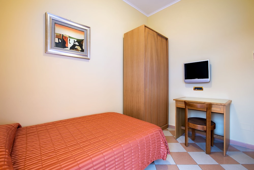 Standard Double or Twin Room, Balcony - Photo 4