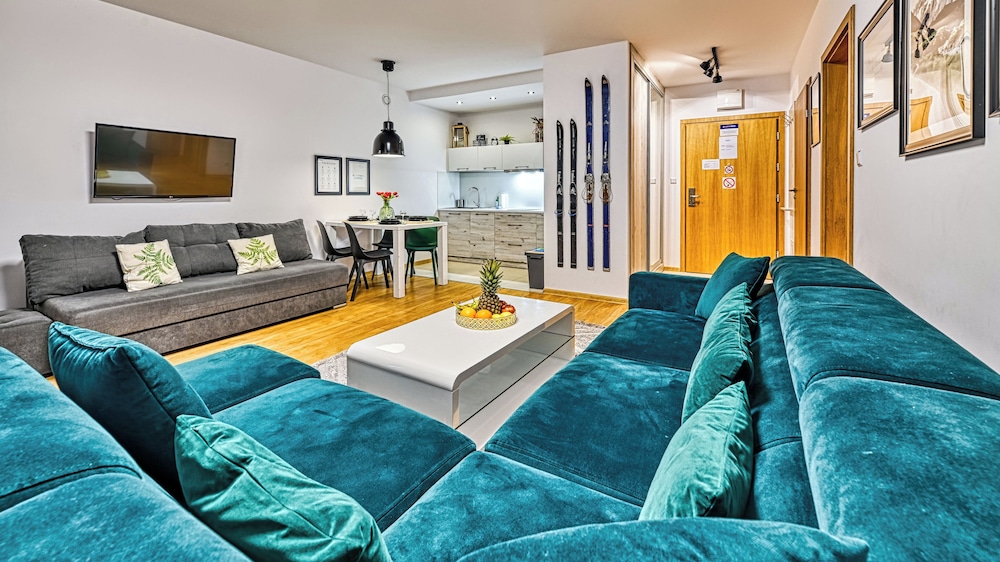 Apartment (253)
