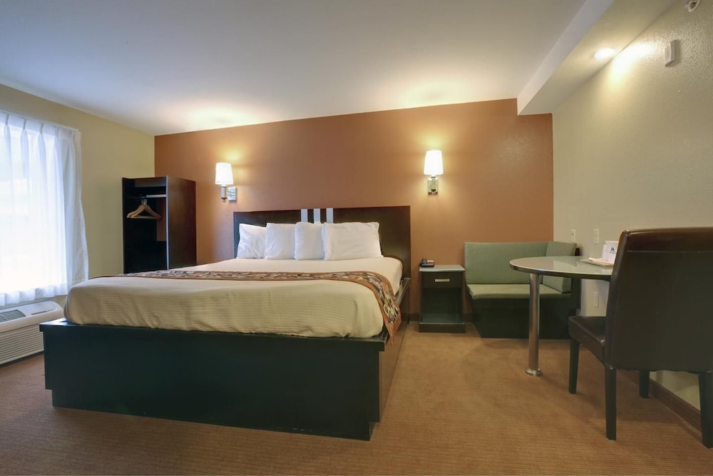 Suite, 1 King Bed, Non Smoking - Photo 1