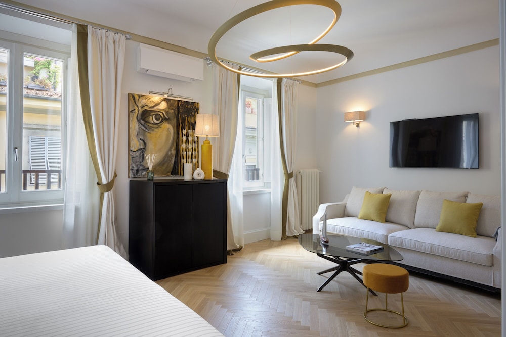 Deluxe Junior Suite photo 3