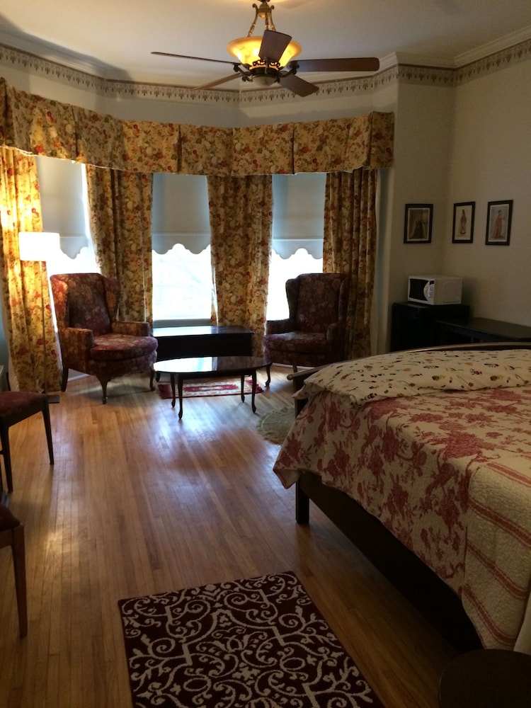 Superior Suite, 1 King Bed, Garden View photo 1