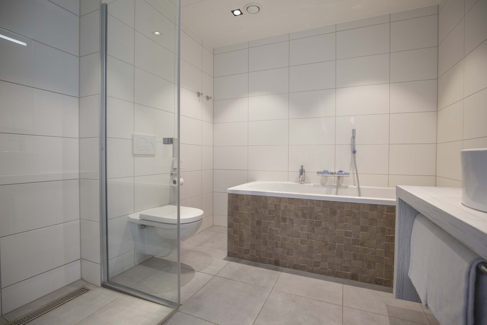 Luxury Room, Bathtub (Shower) photo 2