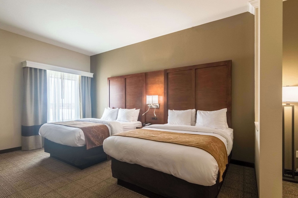 Suite, 2 Queen Beds, Non Smoking