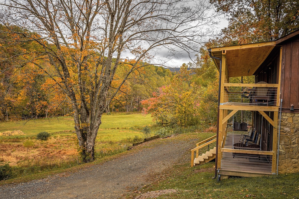 Family Cabin, 2 Bedrooms, Fireplace, River View photo 2