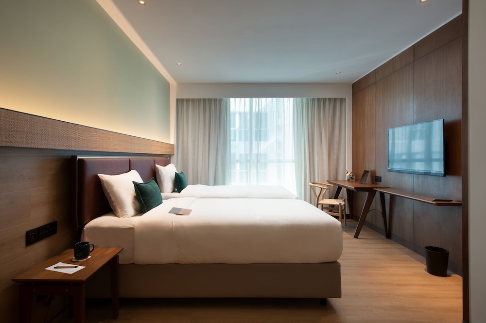 Grass Standard Hollywood Bedroom