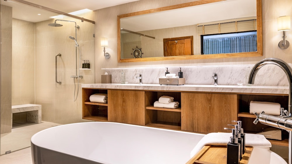 Junior Suite, 1 King Bed - Photo 4
