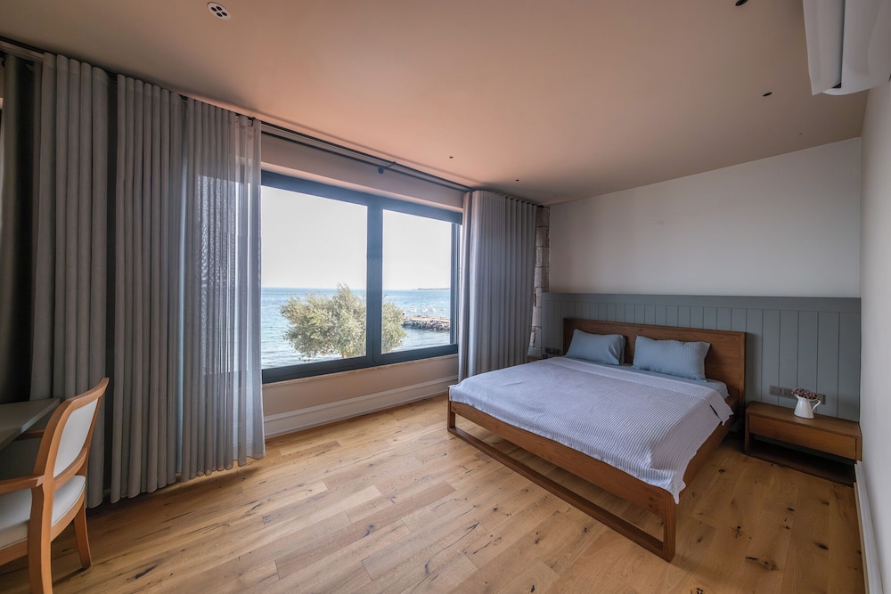 Deluxe Room, 1 Double Bed, Sea View photo 1