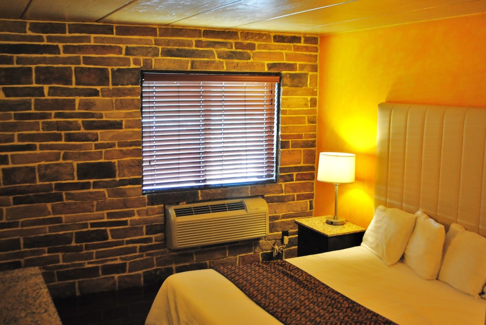 Deluxe Room, 1 King Bed, Smoking photo 1