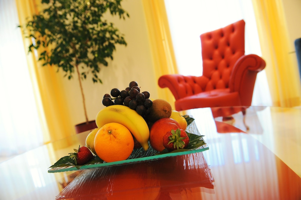 Exclusive Suite, 1 King Bed with Sofa bed, Kitchenette - Photo 4