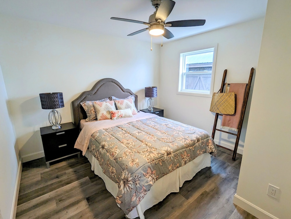 "Condo, 3 Bedroom, 2 Bathroom, Waterfront, Beachfront (Newly Renovated!)" photo 1