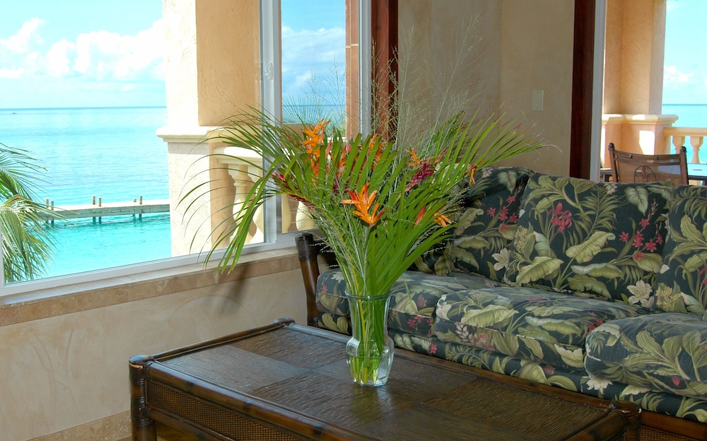 Two Bedrooms Pool View photo 2