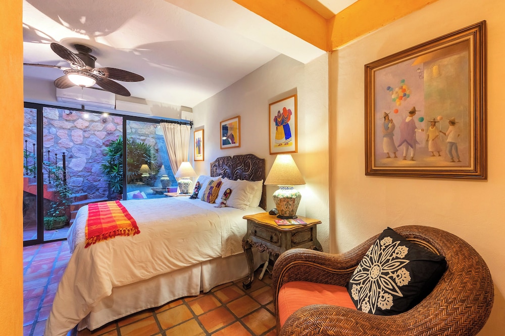 Deluxe Double Room, Ensuite, Courtyard View (Suite 49) photo 2