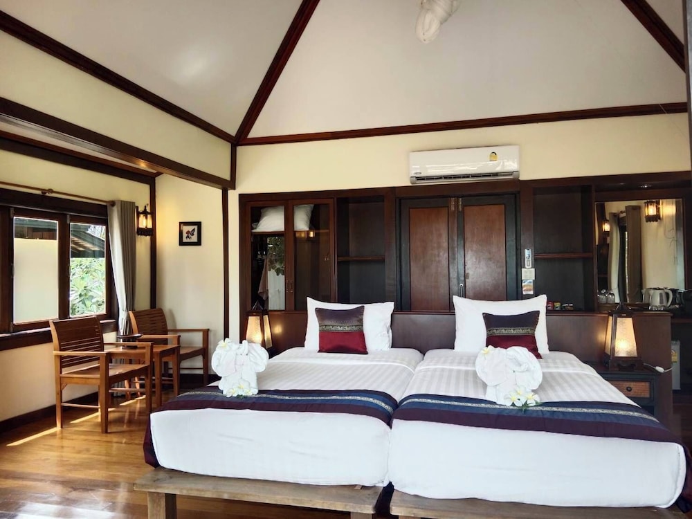 Deluxe Beachfront Villa Twin photo 2