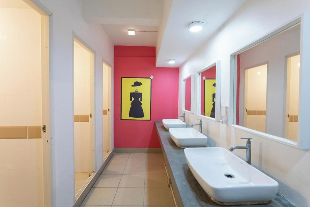 Standard Quadruple Room, Women only photo 2