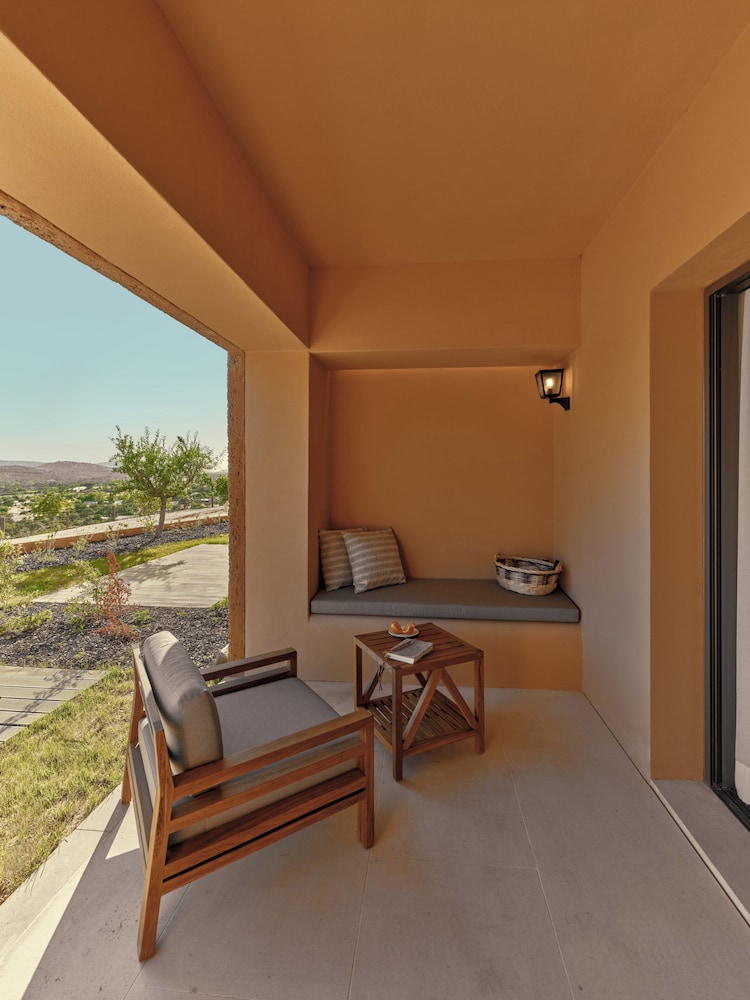 Deluxe Room, 1 King Bed, Terrace, Valley View - Photo 5