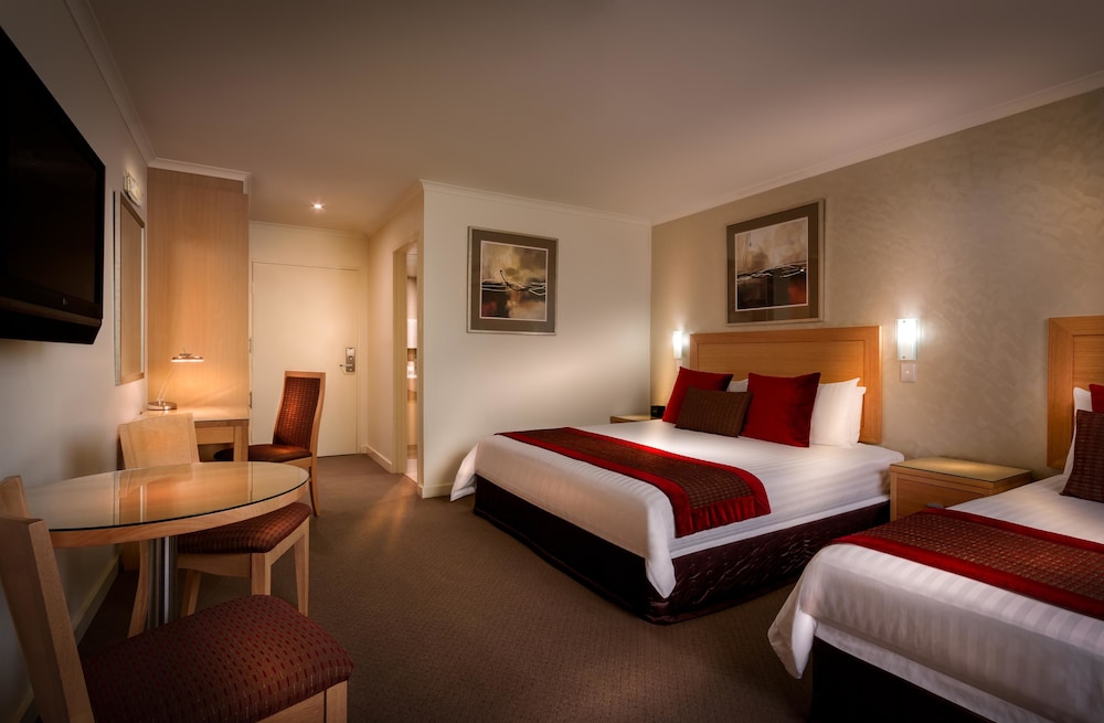 Deluxe Room, Multiple Beds, Non Smoking (Walk-in Shower) photo 1