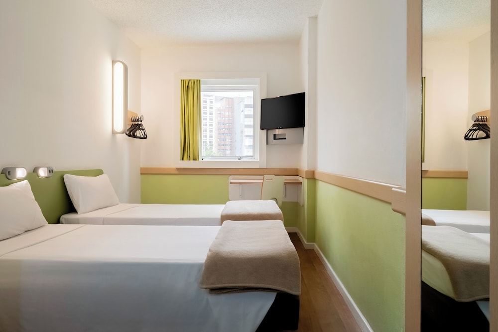 Standard Room, 2 Twin Beds photo 2