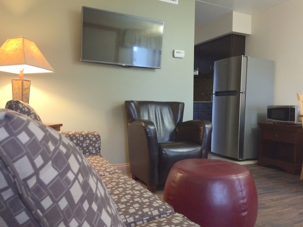 Family Suite, 1 Bedroom, Pool View (Two Double Beds with Kitchen)