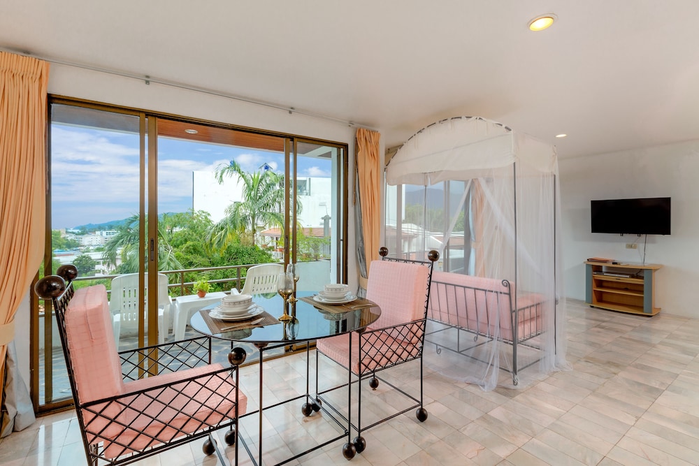 Penthouse Suite with City View - Photo 8