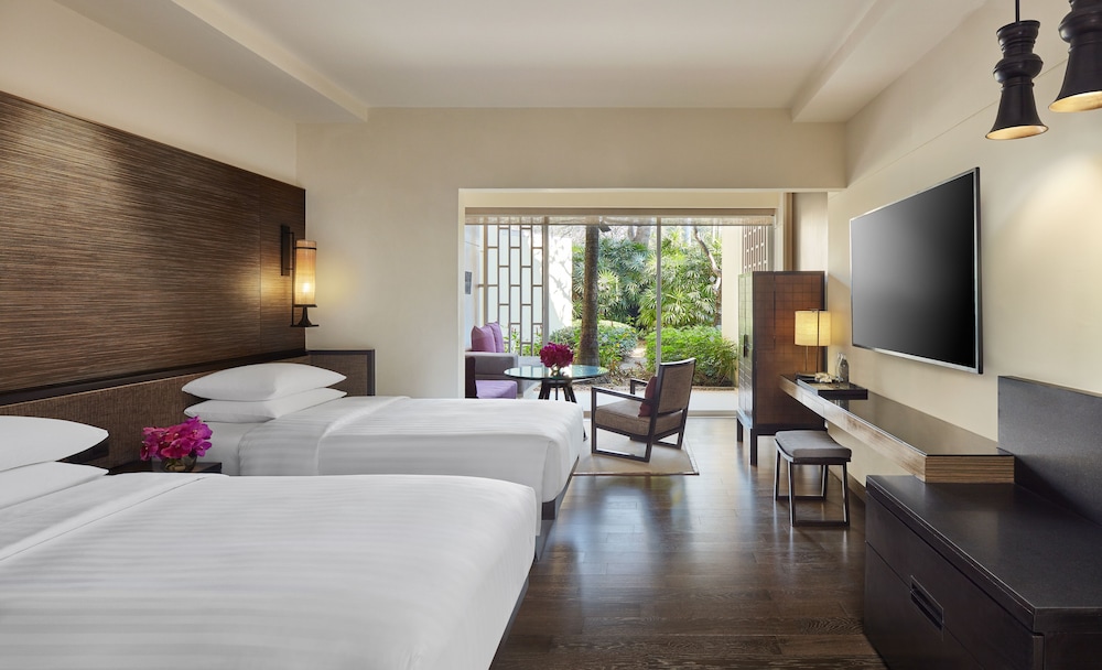 Deluxe Room, 2 Twin Beds (Club Access) - Photo 1