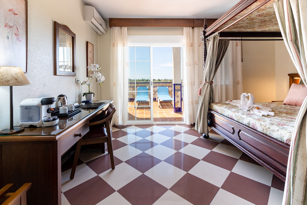 Suite - Photo 5