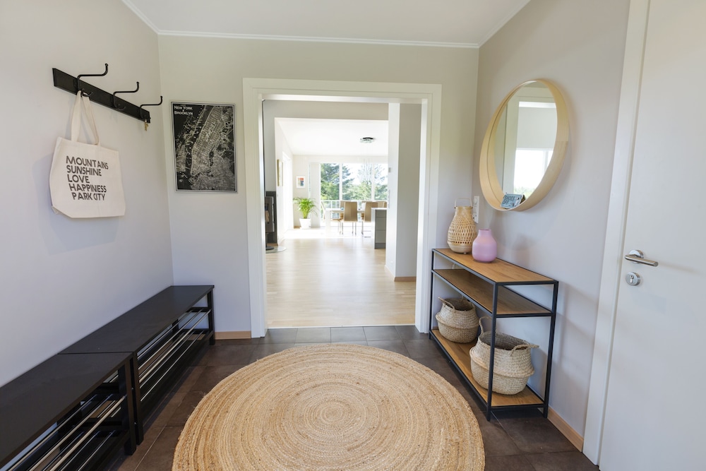 Luxury House photo 1