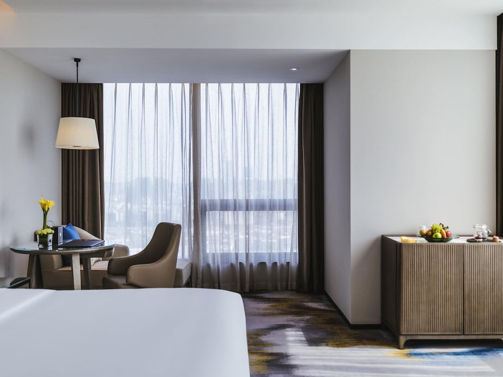 Classic Room, 1 King Bed, City View
