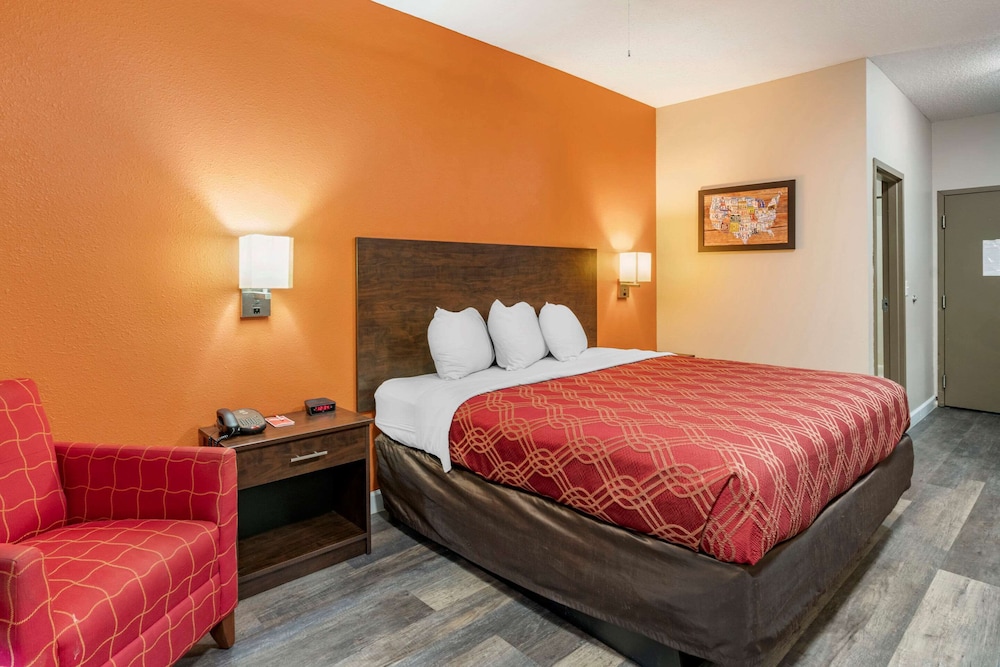 Standard Room, 1 King Bed, Smoking photo 3
