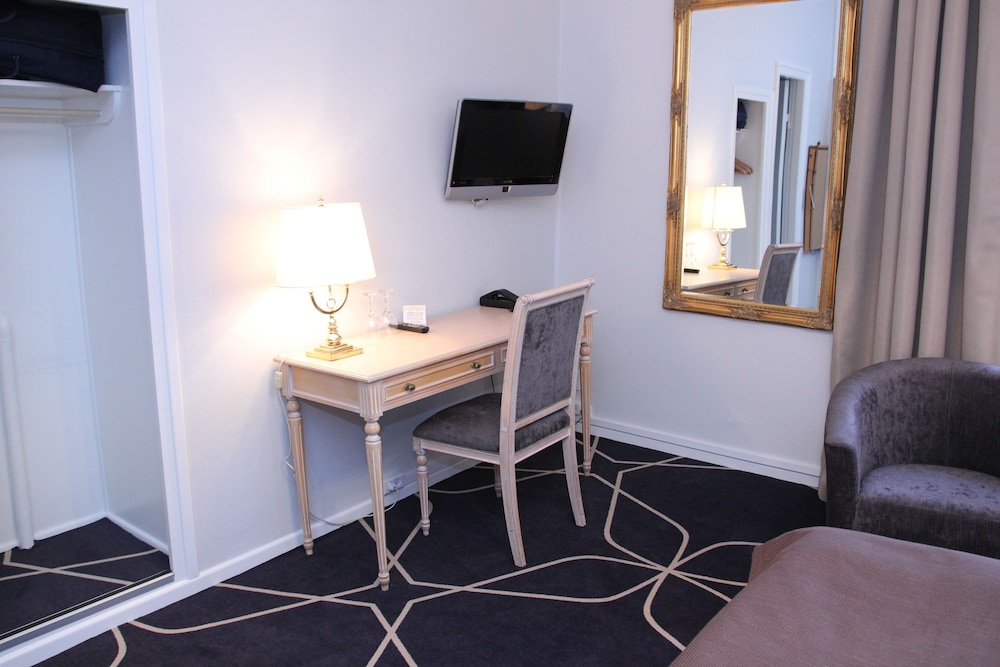 Comfort Single Room (With Small Double Bed) photo 2